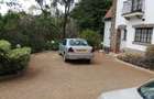 5 Bed House with En Suite in Lavington - 3