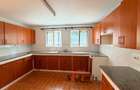 4 Bed House with En Suite in Hill View - 4
