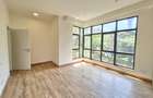 4 Bed Apartment with En Suite at Riverside Drive - 20
