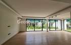 5 Bed House with En Suite in Lavington - 12