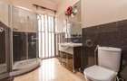 5 Bed House with En Suite in Runda - 12