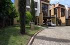 5 Bed Townhouse with En Suite at Naushad Merali - 1