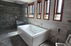 6 Bed House with En Suite at Lavington Green - 19