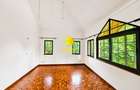 5 Bed House with En Suite in Rosslyn - 3