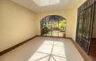 5 Bed Townhouse with En Suite in Lavington - 10