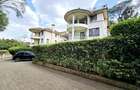 5 Bed Townhouse with En Suite at Lavington - 1