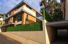 6 Bed Townhouse with En Suite at Lavington Green - 4