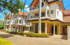 5 Bed House with En Suite in Lavington - 3