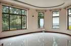 4 Bed House with En Suite in Rosslyn - 2