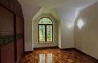 5 Bed Townhouse with En Suite in Kileleshwa - 11
