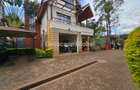 4 Bed House with En Suite in Lavington - 1