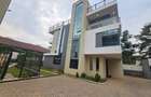 5 Bed House with En Suite in Lavington - 1