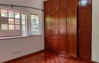 5 Bed House with En Suite in Rosslyn - 11
