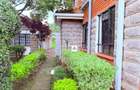 5 Bed House with En Suite in Runda - 1