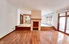 5 Bed Townhouse with En Suite at Lavington - 16
