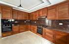 5 Bed Townhouse with En Suite in Lavington - 4