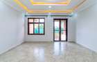3 Bed Apartment with En Suite in Thome - 2