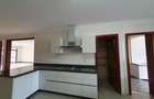 4 Bed Apartment with En Suite in Parklands - 6