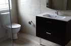5 Bed House with En Suite at Rosslyn - 11