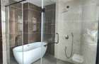 4 Bed Apartment with En Suite at Riverside - 17