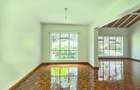 4 Bed House with En Suite in Rosslyn - 5