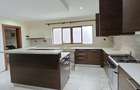 5 Bed Townhouse with En Suite in Lavington - 6