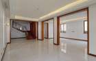 5 Bed Townhouse with En Suite in Lavington - 2