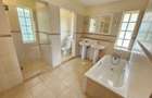 5 Bed House with En Suite in Lavington - 15