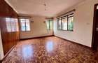 4 Bed House with En Suite at Mountain View - 4