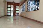 5 Bed House with En Suite at Un Avenue - 3