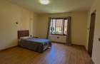 7 Bed House with En Suite in Ridgeways - 10