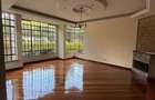 5 Bed Townhouse with En Suite at Lavington - 3