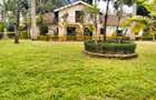 5 Bed House with En Suite at Lavington - 3