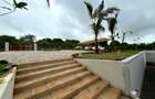 4 Bed House with En Suite at Hs84 - 6