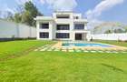 6 Bed House with En Suite in Loresho - 12