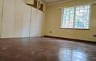 4 Bed House with En Suite in Rosslyn - 13