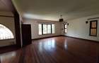 5 Bed Townhouse with En Suite at Lavington - 7