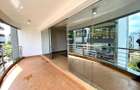 3 Bed Apartment with En Suite in Riverside - 10