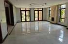 6 Bed Townhouse with En Suite at Lavington - 10