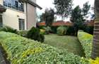 5 Bed House with En Suite in Lavington - 5