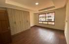 5 Bed Townhouse with En Suite in Spring Valley - 8