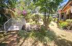 5 Bed House with En Suite in Lavington - 19