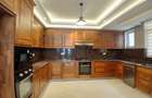 5 Bed Townhouse with En Suite at Lavington Green - 19