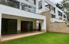 5 Bed Townhouse with En Suite in Kyuna - 17