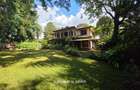 6 Bed House with Garden in Nyari - 1