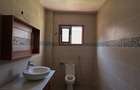 7 Bed House with En Suite in Ridgeways - 14