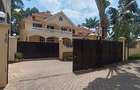 5 Bed House with En Suite in Lavington - 2