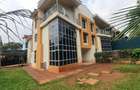 5 Bed House with En Suite in Lavington - 11