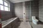 4 Bed House with En Suite in Ridgeways - 11