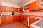 5 Bed House with En Suite at Red Cross - 4